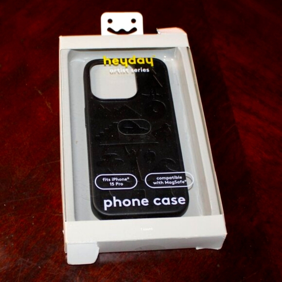 Heyday™ with Keiji Ishida iPhone 15 Pro Faux Leather Case with MagSafe – NIB - Picture 4 of 5